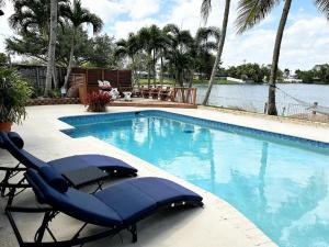 Miami-4-NW-Unique house with lake view and pool
