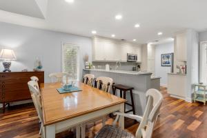 1220 Greenslake Cottage by Akers Ellis Rentals