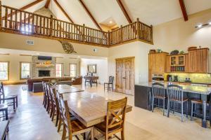 Spacious Group Getaway Near Cumberland River!