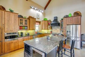 Spacious Group Getaway Near Cumberland River!