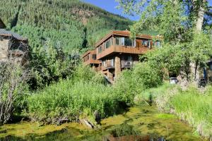 Downtown Modern Creekside