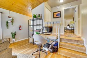 2 Mi to Lake Arrowhead Treetop Retreat with Deck