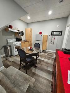 Cozy Apartment #8-B