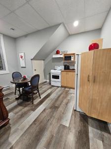 Cozy Apartment #8-B