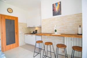 500 m dal lago! Il nido di Salò con Piscina