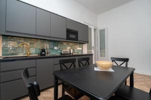 Ghetto Wall Deluxe - Gozsdu Court Pollack