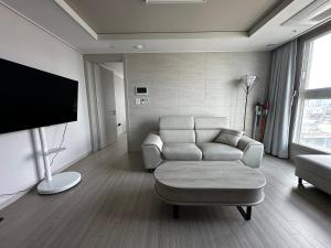 Super quiet Dry bath floor OLED TV Closet room