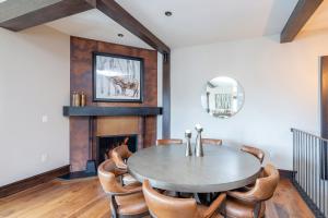 Elkstone Retreat by Exceptional Stays