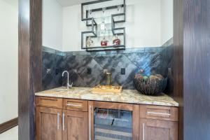 Elkstone Retreat by Exceptional Stays