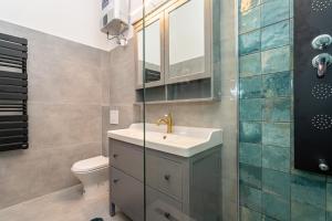 Ghetto Wall - Gozsdu Stnd- Pollack