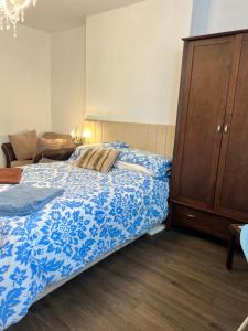 Spacious apartment - 1 fluffy dog lives on site