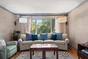 1337 Fairway Oaks Villa by Akers Ellis Rentals