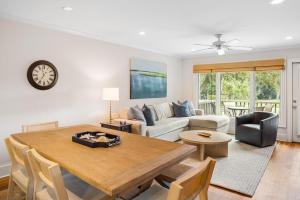 1380 Fairway Oaks Villa by Akers Ellis Rentals