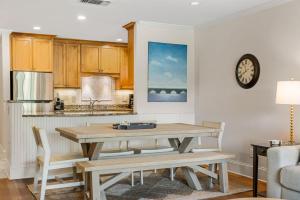 1380 Fairway Oaks Villa by Akers Ellis Rentals