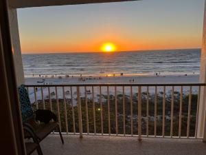 Apollo 503 Beachfront Condo Marco Island