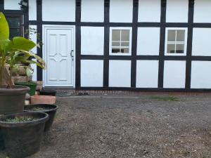 Kleine Landhaus-Wohnung im freistehenden Fachwerkhaus