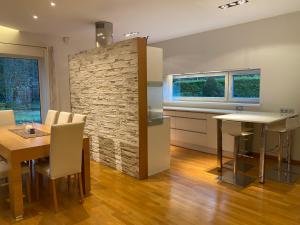 Kakumäe Raba Villa - puhkemaja basseiniga Tallinnas