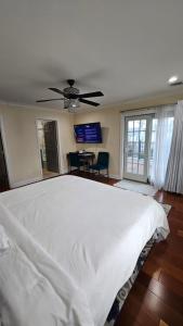 Luxury Hotel-Style Room in Queens, New York