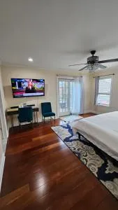 Luxury Hotel-Style Room in Queens, New York - Whitestone