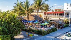 Close to Atlantic Ave, Beach! Hot Tub-5 Beds-King