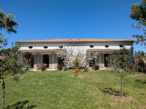 Le poisson qui recule - Maison et piscine dans parc arboré proche mer