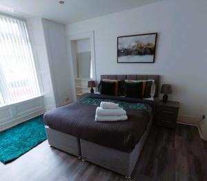 Bright City Apt - King Bed - Parking & Wi-Fi