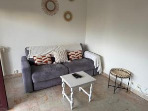 Studio calme à deux pas de la mer avec jardin et parking privé