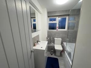 Stylish 2BR, Fast Wifi with balcony