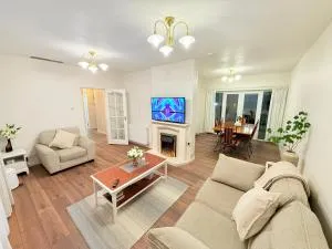 Happy Day 温馨小居- Elegance & Comfort by Cannon park , A Historic Retreat Next to the University of warwick ,Free Parking - Canley