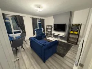 Stylish 2BR, Fast Wifi with balcony - London