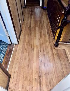 LGA airport 3 mins, Vacation 3 BR Duplex House, Parking and private backyard, 9mins subway!