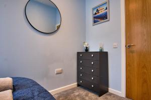 2 bedroom, newly-renovated, comfortable town centre apartment!