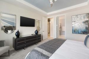 Mega Villa Near Disney with Gamer BR, Theater, Pool