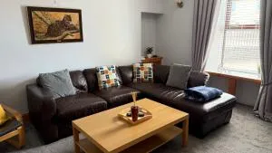 Newly Refurbished 2 Bedroom flat on NC500 route - Sarclet