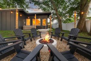 New-Dog Friendly,Hot Tub, Fire-pit, 1 mile to DTWN