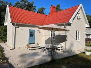 Avskilt nyrenoverat hus på stor naturtomt med närheten till både Visby och havet