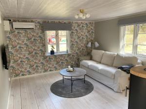 Avskilt nyrenoverat hus på stor naturtomt med närheten till både Visby och havet