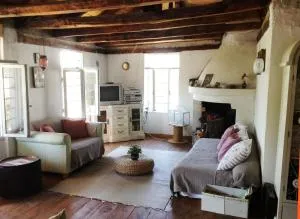 Traditional Stone House in a great Garden - Thymonia Beach