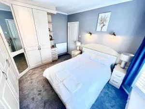 Purple Mansions - Home away from Home - Canley