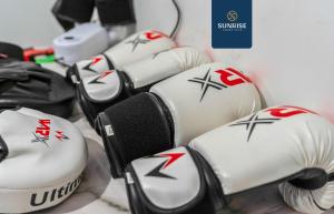 Friary Townhouse - INVOICE and REDUCED PRICE only via SUNRISE SHORT LETS DUNDEE, 5 Double Bedrooms, 4 Bathrooms, GYM, GAMES, GARDEN, Fully Equipped, Free Parking, Central Location, Contractors Favourite and ONLY 10 Mins to STANNERGATE Ports