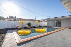 Tropical Retreat on Sheridan l Near Beach and Parks