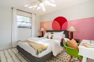 Tropical Retreat on Sheridan l Near Beach and Parks