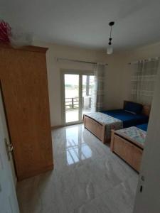 قرية ديمورا