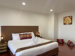 Antique Thai in 1800s style Nimman