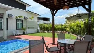 LAMAN KASEH Homestay Bukit Katil 4bedroom with Swimming Pool - Kampong Bukit Katil