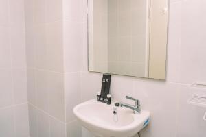 Simply Look and Comfy Studio at Tokyo Riverside PIK 2 Apartment By Travelio