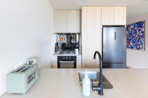City Views - Unique Carlton Stay