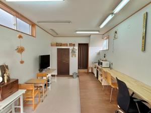 SUBAKO 1日1組限定の宿とcommunity space