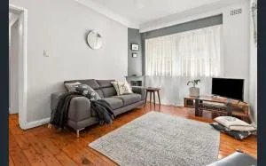 Steps to Beach WFH Setup & Coastal Vibe - Manly 