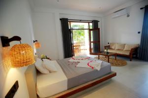 Shoreline House Hiriketiya
